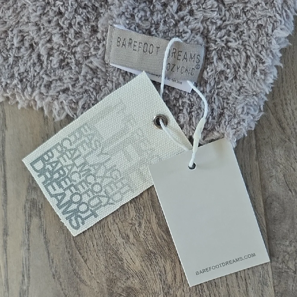 Barefoot Dreams Cozy Gray Scarf NWT - Picture 3 of 3